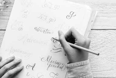 英超日本国脚与战犯照片合影，其俱乐部比赛在中国照常直播引球迷不满，咪咕客服回应