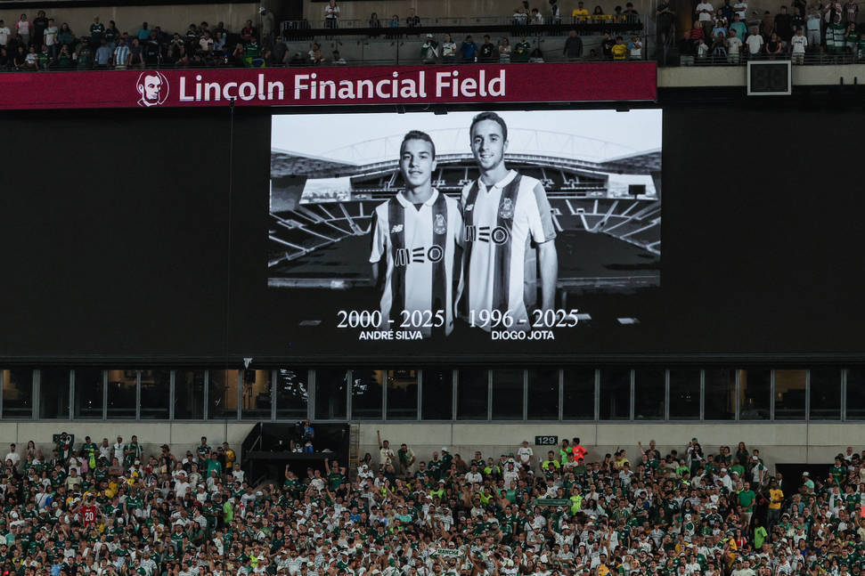 高清：世俱杯切尔西2-1进四强 赛前悼念若塔兄弟
        
    高清：世俱杯切尔西2-1进四强 赛前悼念若塔兄弟